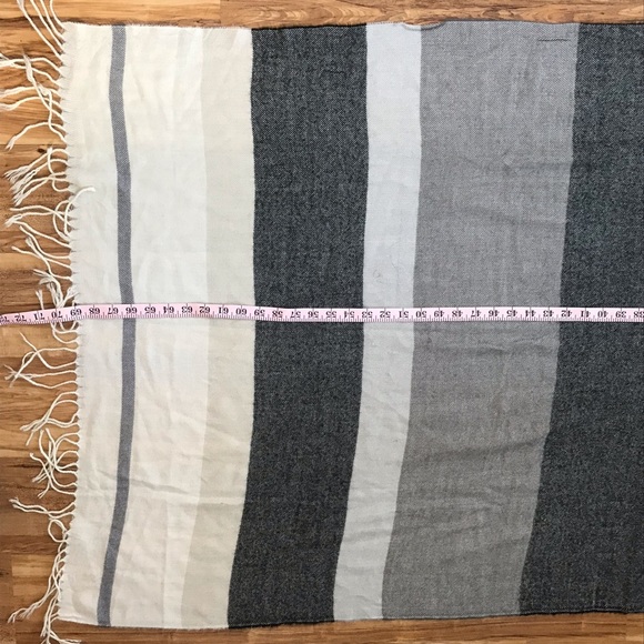 Blanket Scarf or Wrap Black White Grey w/ Fringe - Picture 8 of 8